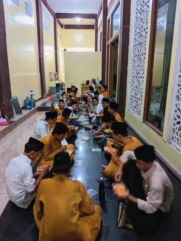 Persaudaraan Antar Santri